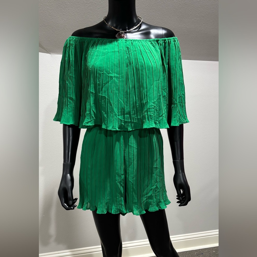 Aaron & Amber green off the shoulder romper shorts excellent condition L large - Picture 2 of 11